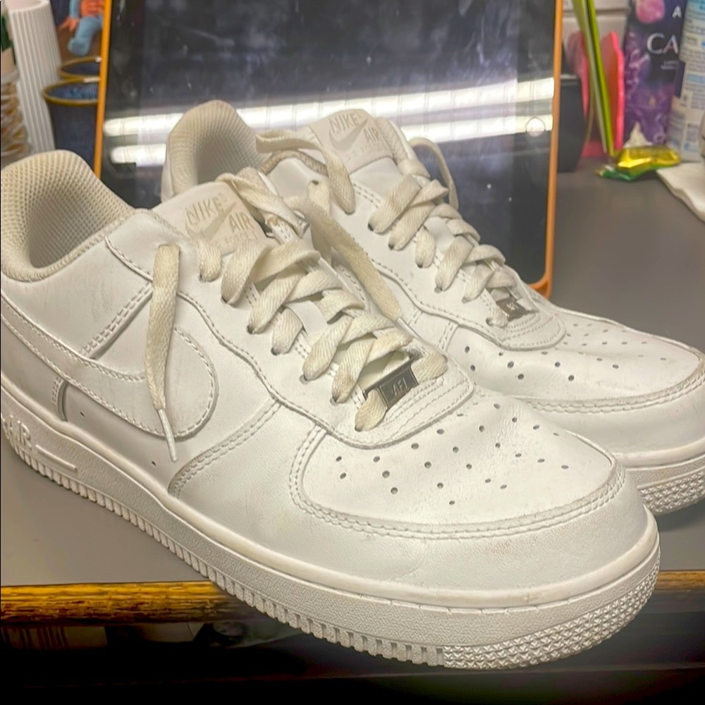 EUC sneakers